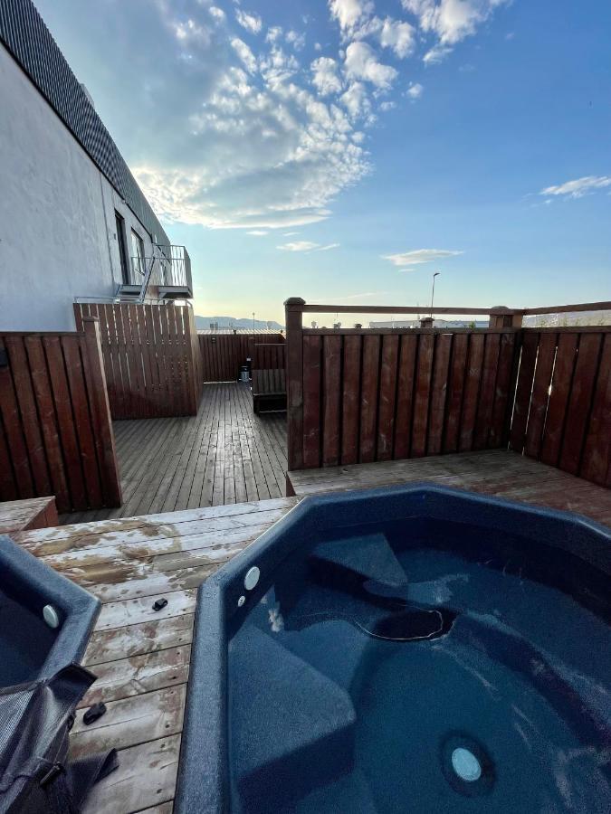 Modern Apartment With Hot Tub In Akureyri Luaran gambar